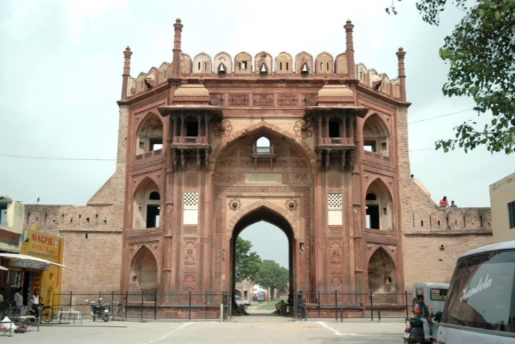 1 Photo of Nur Mahal located in Jalandhar district of Punjab. This rest house stands out for its remarkable depiction of Hindu and Islamic motifs within an Islamic architecture.