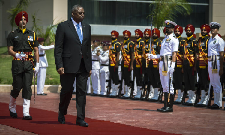 Photo of Secretary of Defense inspecting the guard of honor.